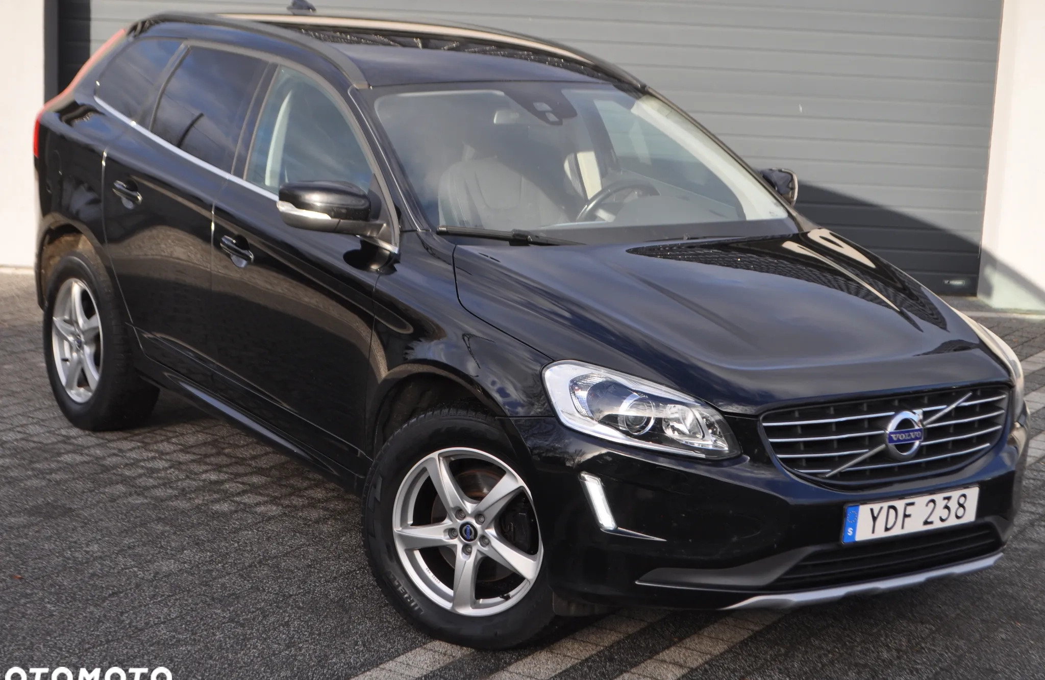 Volvo XC 60 cena 82999 przebieg: 125000, rok produkcji 2016 z Legnica małe 781